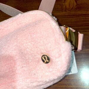 baby pink lululemon sherpa belt bag